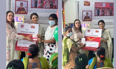 कमला गोवाणी ट्रस्टने कमाठीपुरा येथील सेक्स वर्करना महिला सन्मान बचत प्रमाणपत्र दिले