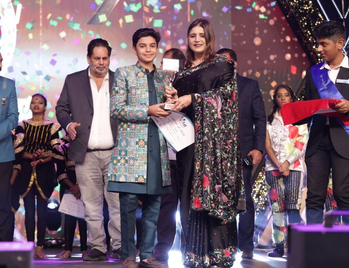 विबग्योर समूहाने आपल्या 'विबग्योर विवा' स्पर्धेच्या १६ व्या आवृत्तीचे आयोजन केले, ज्यामध्ये देशभरातील ३,७२२ शाळांमधील १ लाखांहून अधिक प्रतिभावान विद्यार्थ्यांनी भाग घेतला